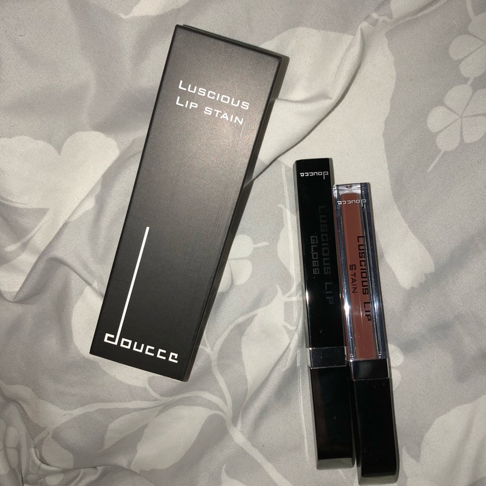 Plumping lip stain in Dark Lust + lip gloss